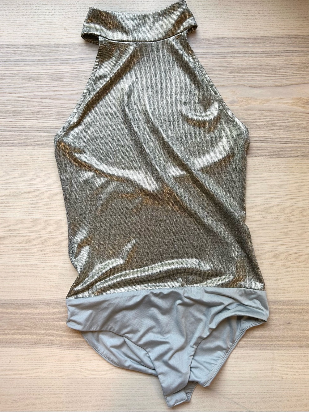 House of Harlow 1960 x REVOLVE Shae Metallic Mock Neck Collar Bodysuit Size M - Picture 5 of 9